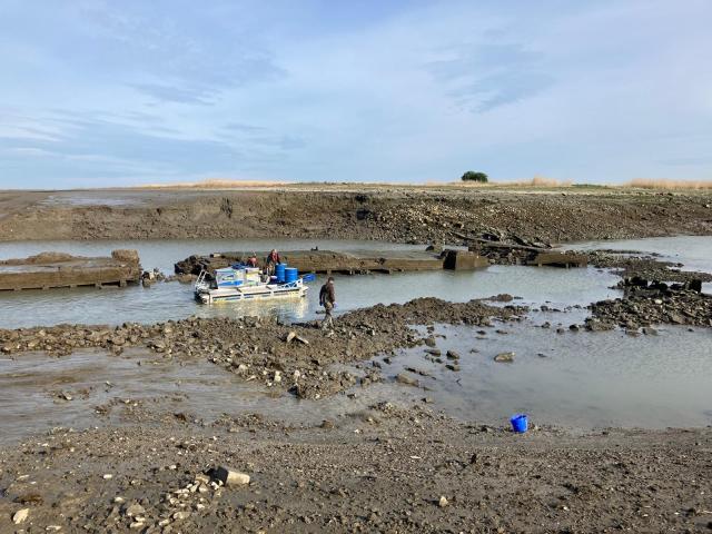 Olielek in de haven van Antwerpen 